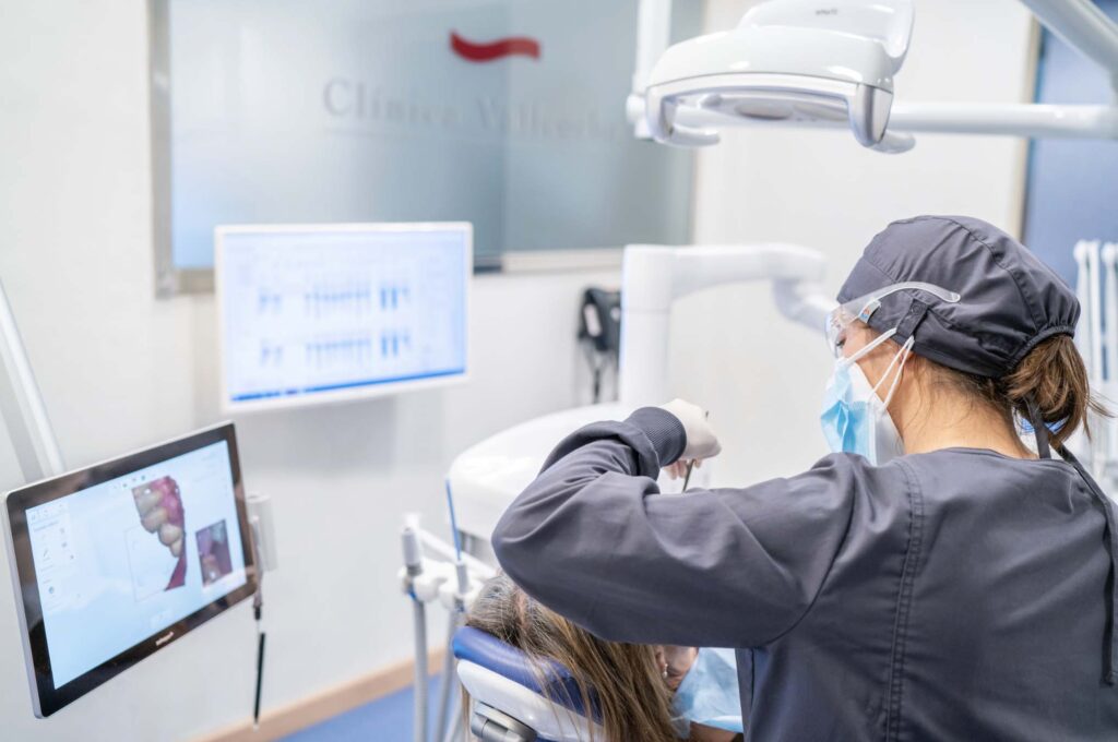 evaluacion inicial en clinica dental clinica vallcorba | Tipos de implantes dentales cual es la mejor opcion para su salud oral