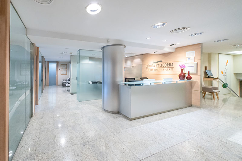 implantes dentales en barcelona | dentista eixample clinica vallcorba