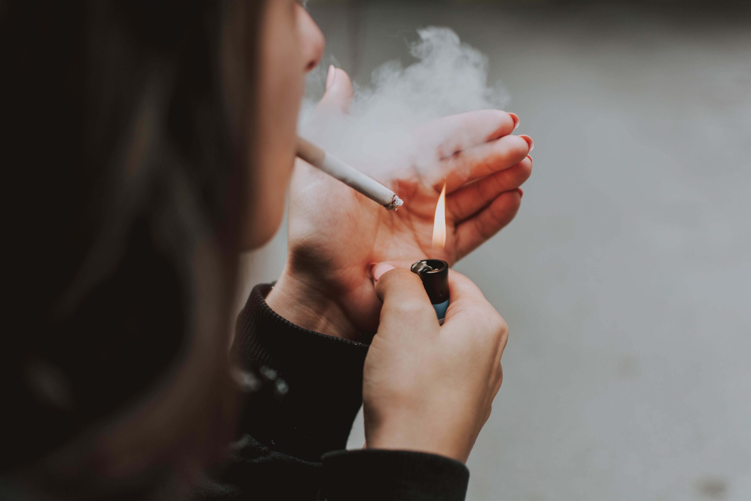 expertos en peridoncia en el eixample | dentistas expertos en periodoncia en barcelona | clinica dental comte d'urgell hablamos sobre el tabaco y la reducción de la oxigenación tecidual | Tratamiento de la periimplantitis como salvar un implante dental
