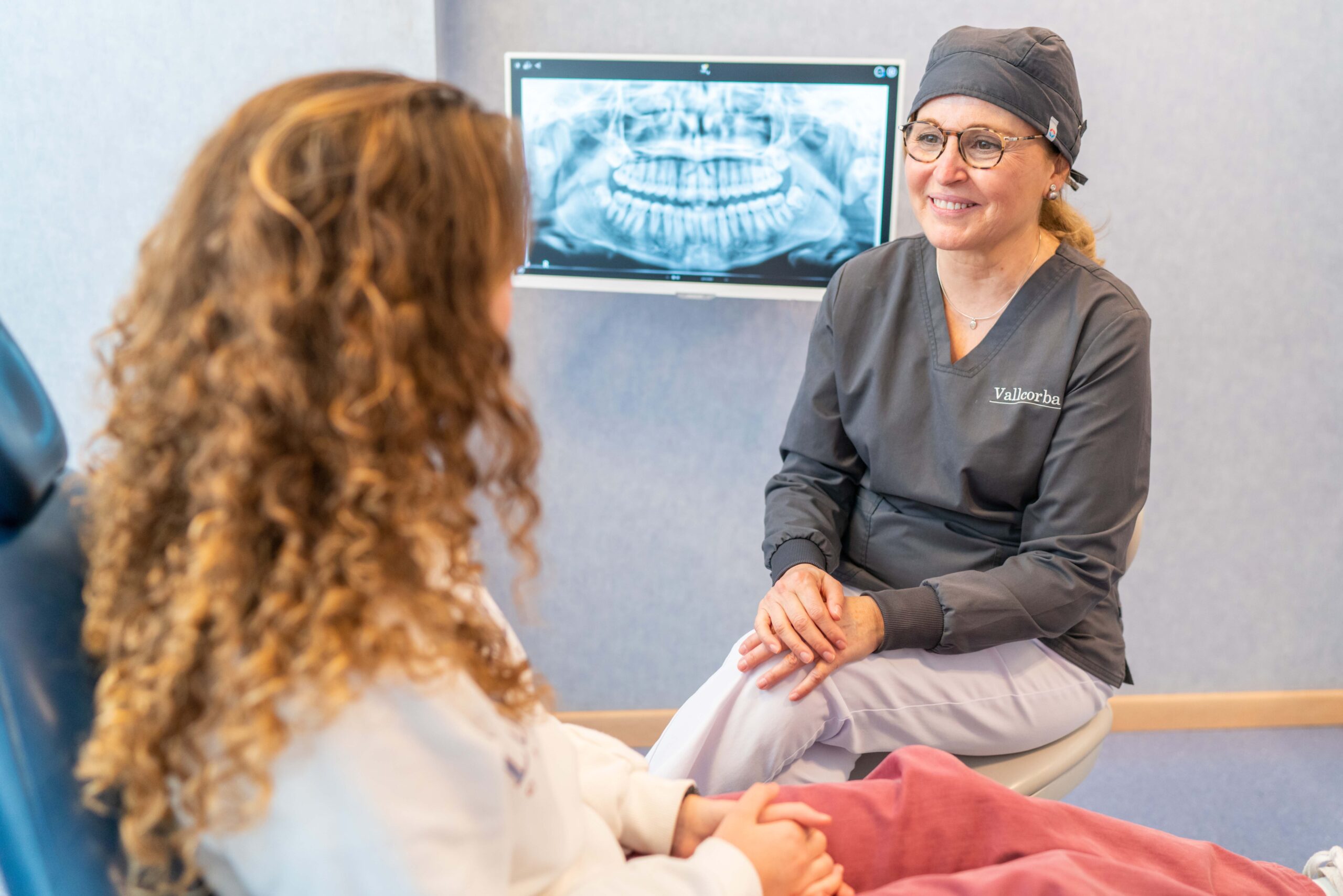 estudio y diagnóstico previo en nuestra clinica dental de barcelona | Implantes dentales precio y factores que influyen en el coste del tratamiento estudio y diagnóstico previo en nuestra clinica dental de barcelona | Implantes dentales precio y factores que influyen en el coste del tratamiento