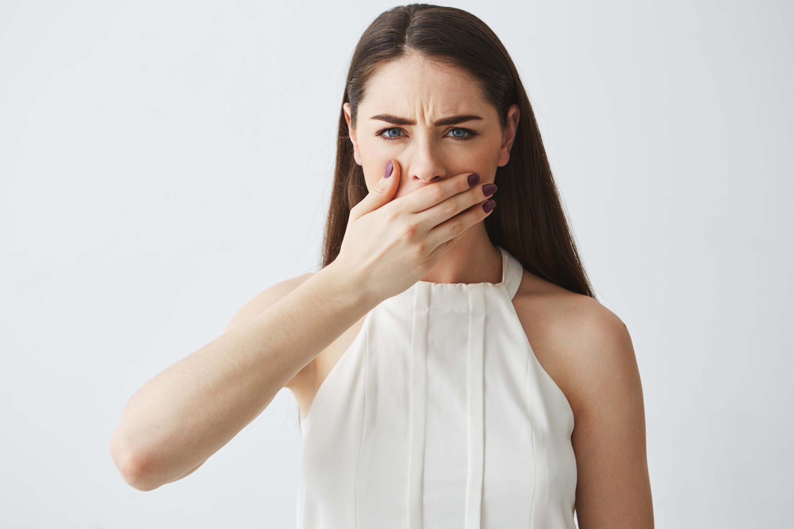 solucionar mal aliento en clinica dental comte durgell | Tratamiento de la periimplantitis como salvar un implante dental en barcelona