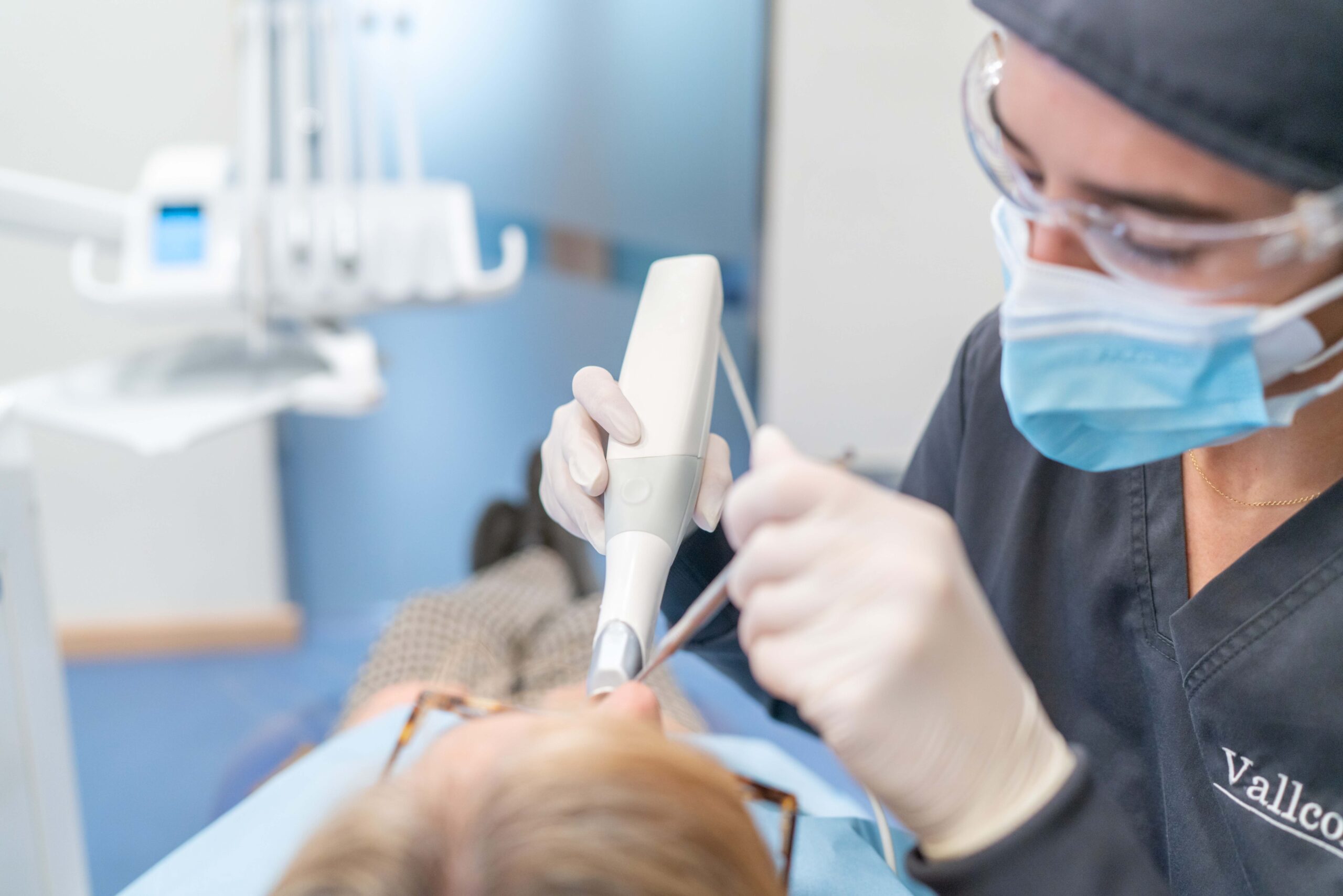 Control profesional y limpiezas periodicas en clinica | Microbioma oral y periodontitis la nueva frontera en la salud de las encias