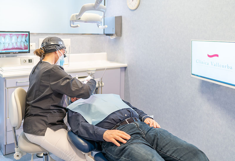 periodoncia y salud de las encias | dentista eixample