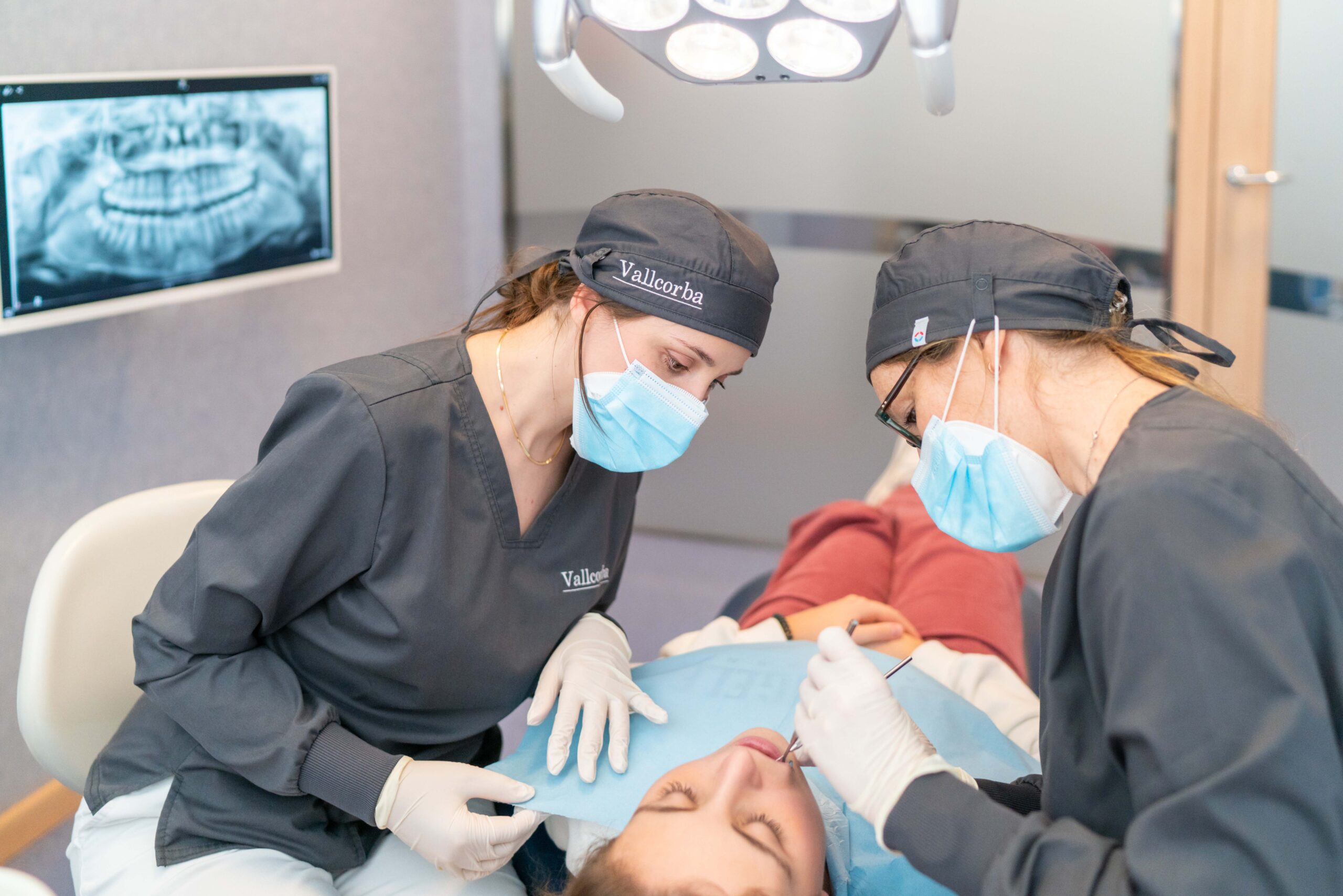 presupuesto claro, transparente y sin sorpresas en clinica dental de barcelona clinica vallcorba | Implantes dentales precio y factores que influyen en el coste del tratamiento presupuesto claro, transparente y sin sorpresas en clinica dental de barcelona clinica vallcorba | Implantes dentales precio y factores que influyen en el coste del tratamiento