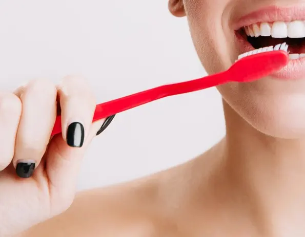 ¿Tan difícil es cepillarse los dientes?
