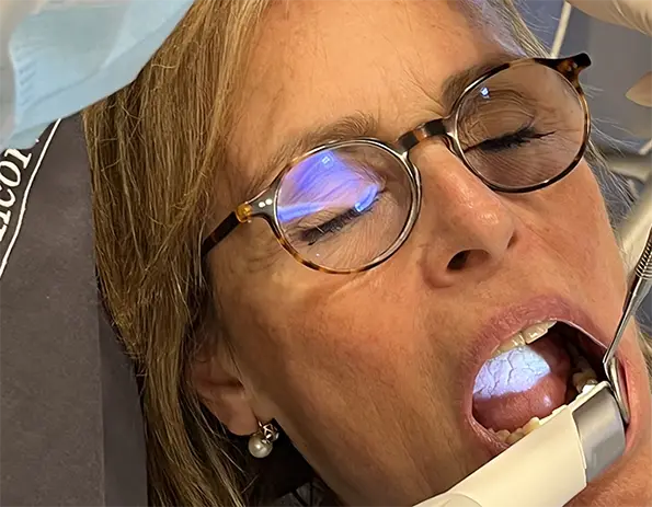 ¿Cuál es el proceso para colocar un implante dental?
