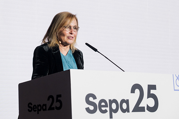 discurso SEPA 25 Award to nuria vallcorba Promotion of periodontology